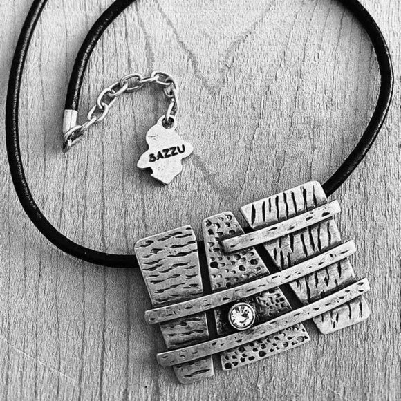 NECKLACE - Picture 5 of 6